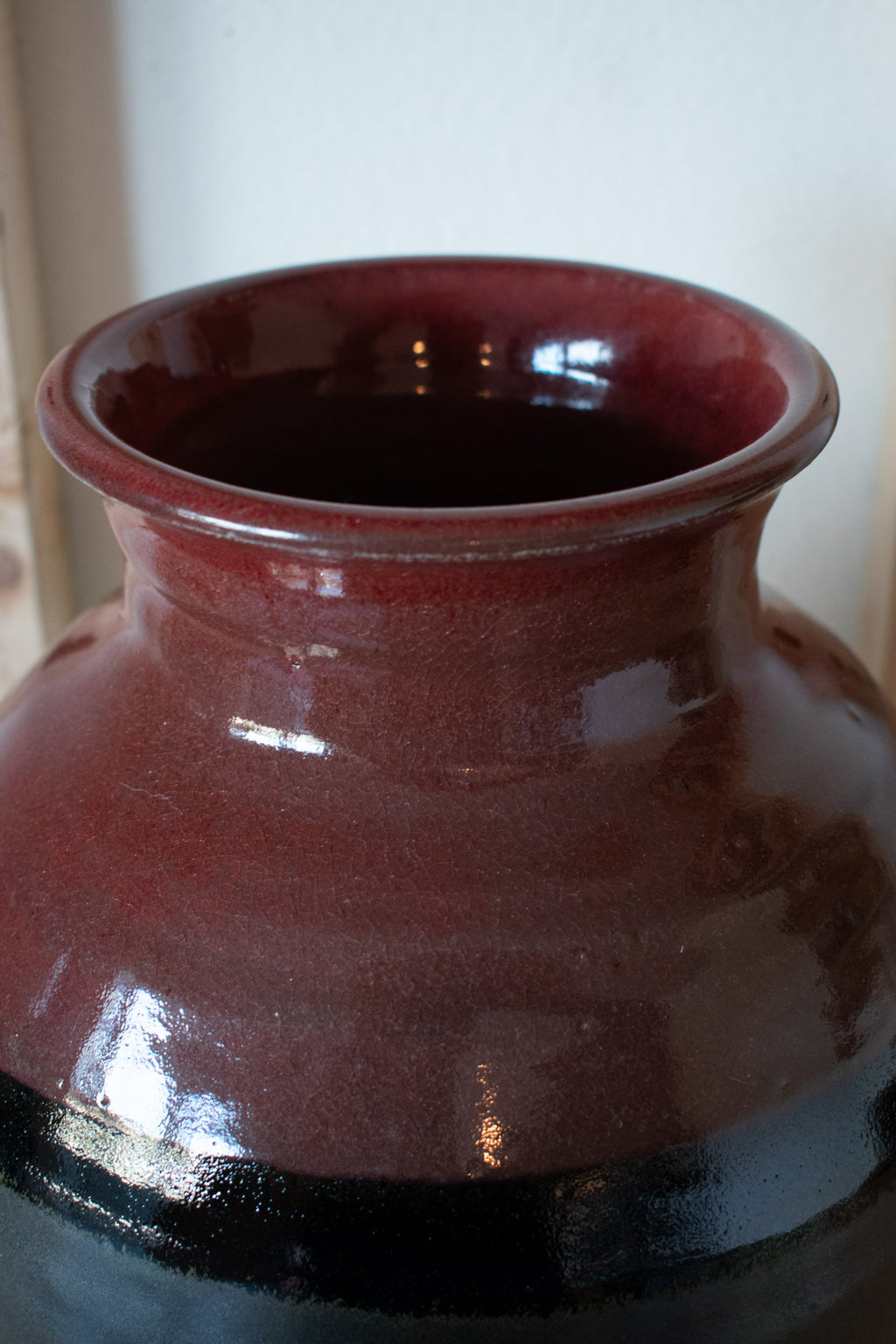 Smooth Vase – Merlot & Charcoal No. 57 – 12″