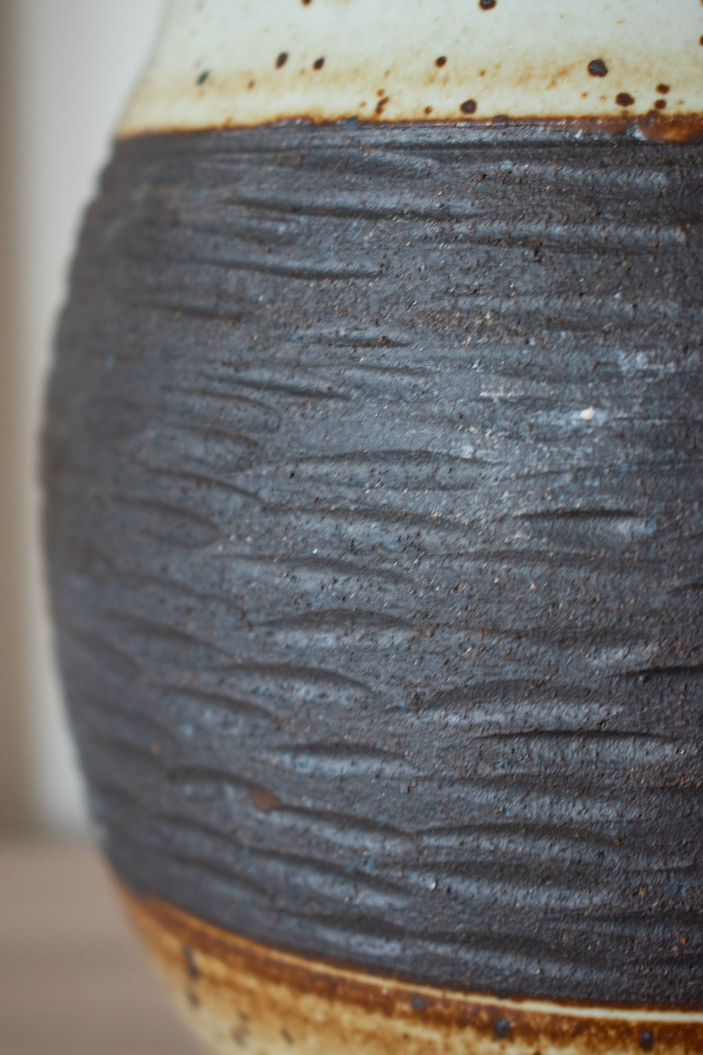 Carved Vase – Charcoal & Cream No. 66 – 8.5″