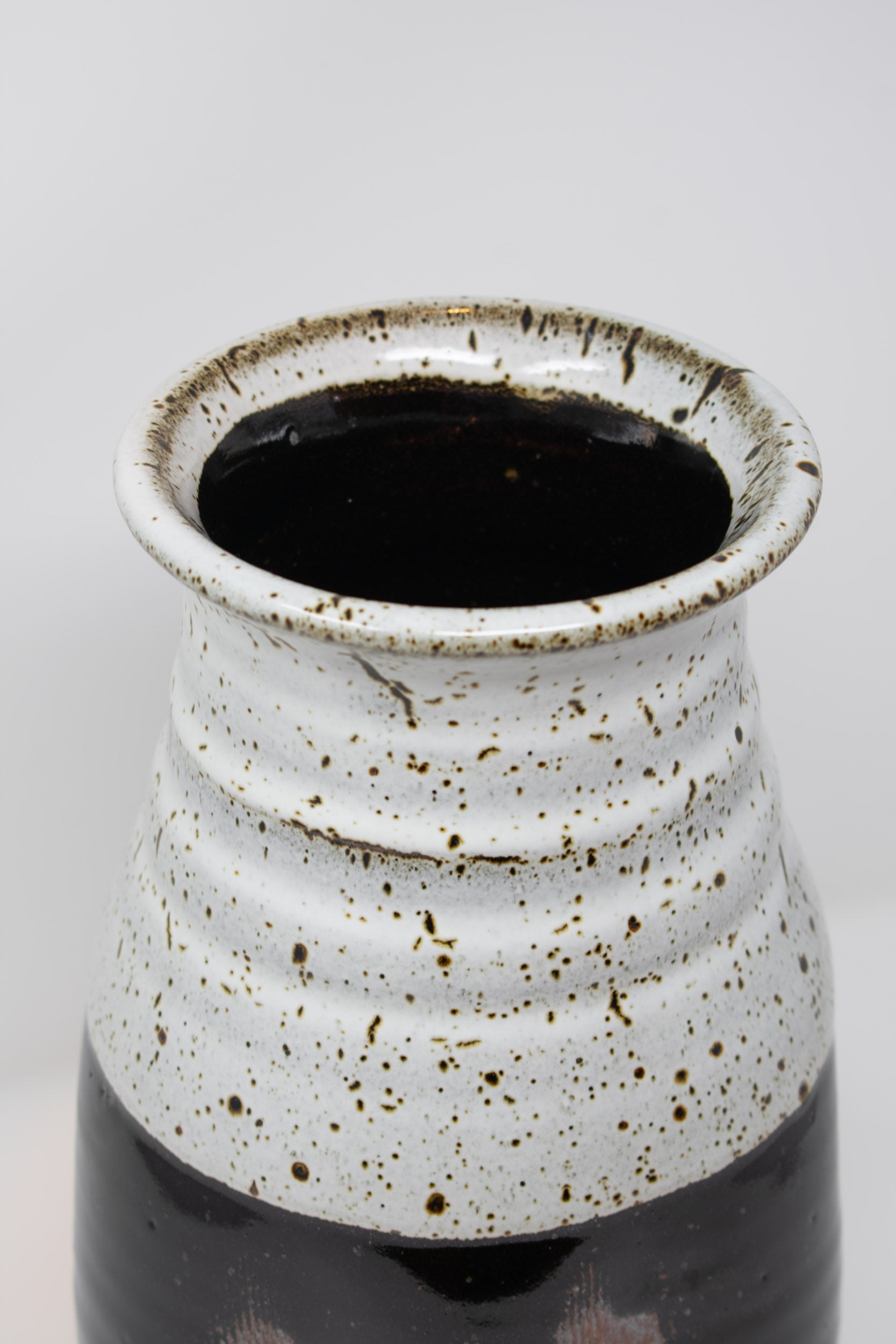 Black Vase No. 21 – 12"